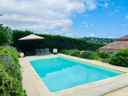 Charmant Mas Arty avec piscine in Vence City Center