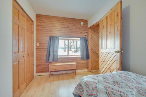 Lakefront Rhinelander Retreat with Private Hot Tub!