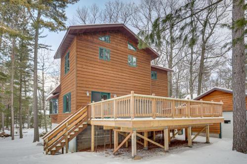 Lakefront Rhinelander Retreat with Private Hot Tub!