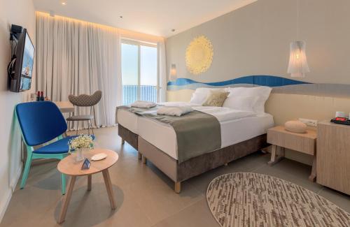 Standard Double Room with Balcony and Sea View