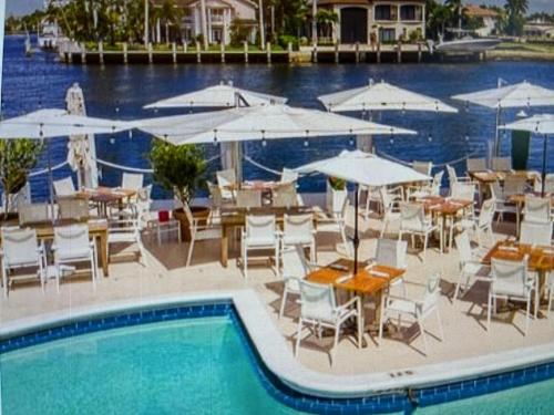 Delightful 2 Bdrm Sport Yacht with Pool in Pompano Beach, USA