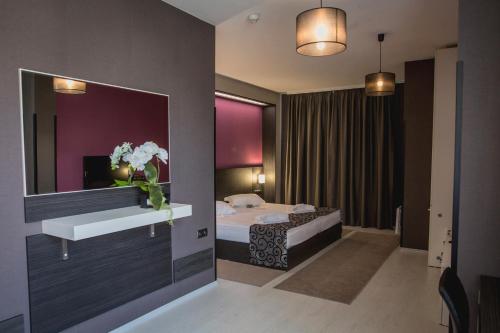 Hotel Idol - image 9