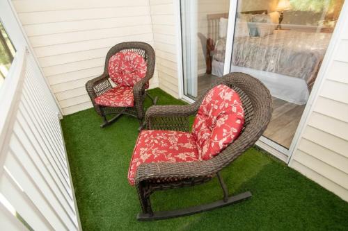 Faciliteter, River Oaks Fairways 27-E by Palmetto Vacation Rentals near Hollywood Wax Museum