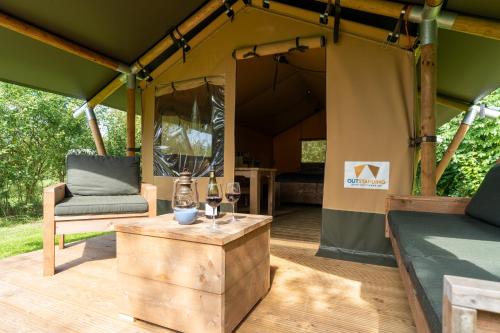 Safari tent 2 op Wellness Camping en B&B Stoltenborg in Groenlo