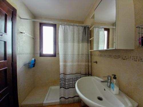Three-Bedroom Townhouse image 4