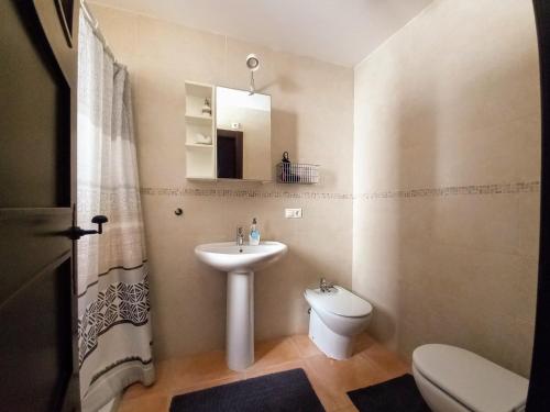 Three-Bedroom Townhouse image 3