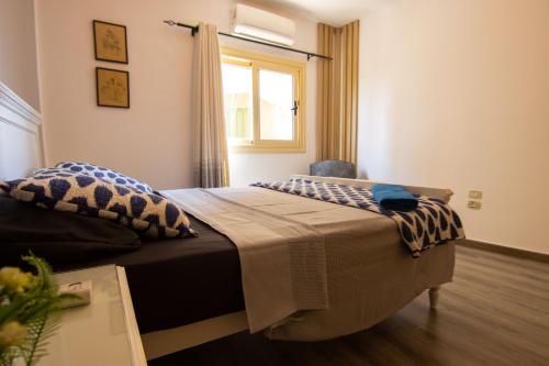 Lovely 3BR Apartment in Heart of Mohandseen - image 5