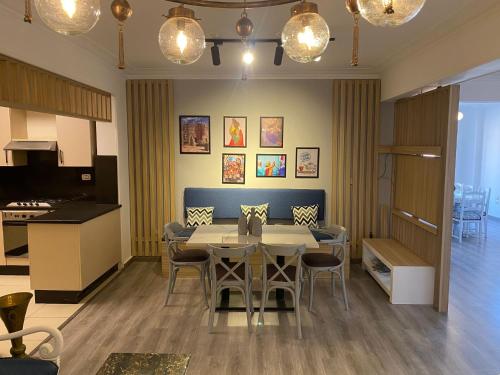 Lovely 3BR Apartment in Heart of Mohandseen - image 12