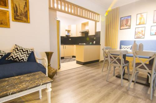 Lovely 3BR Apartment in Heart of Mohandseen - image 4