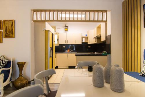 Lovely 3BR Apartment in Heart of Mohandseen - image 8
