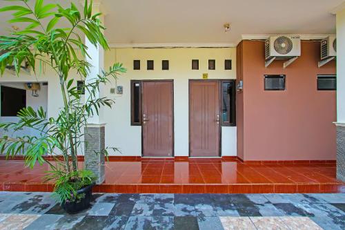 Super OYO 92437 Wahidin Guesthouse Pekalongan