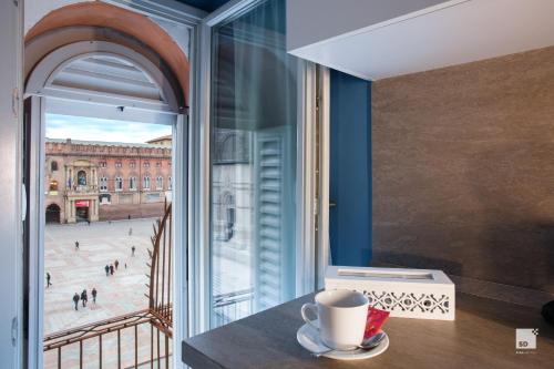 Urbanicooh Asinelli - Balcony on Piazza Maggiore, Bologna (photo 8)