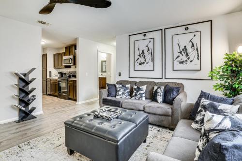Leon Valley Home Near SeaWorld and Aquarium! in San Antonio, USA