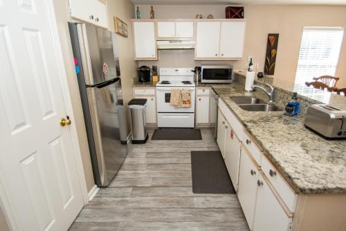 Faciliteter, River Oaks Fairways 27-E by Palmetto Vacation Rentals near Hollywood Wax Museum