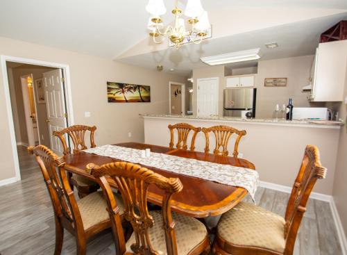 Faciliteter, River Oaks Fairways 27-E by Palmetto Vacation Rentals near Hollywood Wax Museum