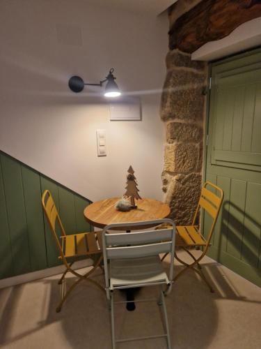 Iekārtas, A casa d'abaixo in Parada De Sil