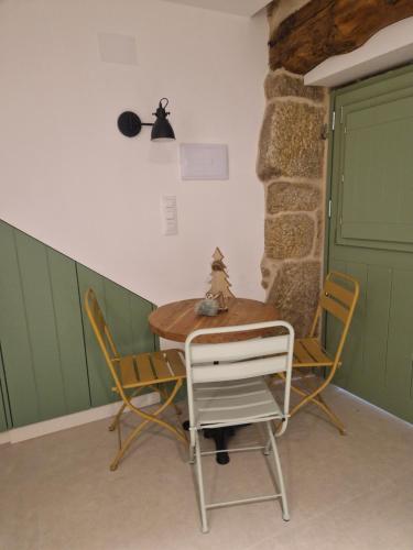 Iekārtas, A casa d'abaixo in Parada De Sil