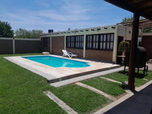 Hermosa casita con quincho y amplia pileta TODAS LAS COMODIDADES Paz total
