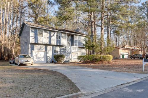 Lithonia Home, 5 Mi to Panola Mountain State Park in Lithonia, USA