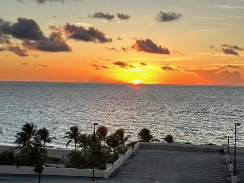 Luxury Stylish Oceanfront 2 bedroom 2 bathroom in HOLLYWOOD FL in Hollywood, USA