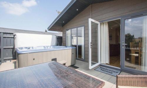 Зручності, Hunters Quay Holiday Village in Sandbank