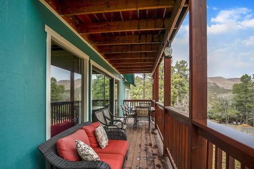 Hummingbird Haven - Charming Ruidoso Retreat - main image
