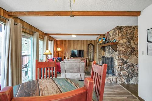 Hummingbird Haven - Charming Ruidoso Retreat - image 13