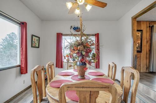 Hummingbird Haven - Charming Ruidoso Retreat - image 11