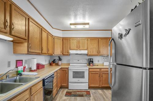 Hummingbird Haven - Charming Ruidoso Retreat - image 3