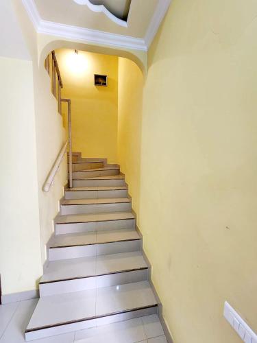 2 bedrooms, 6 beds