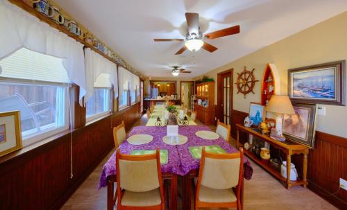 Mâncare şi băutură, Shorelight Inn in Benicia