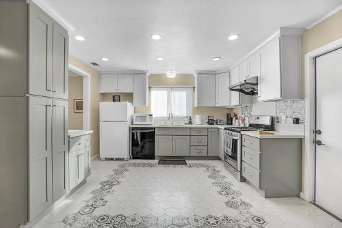 Stunning Home · LA Main Attractions + Disneyland! in West Covina, USA