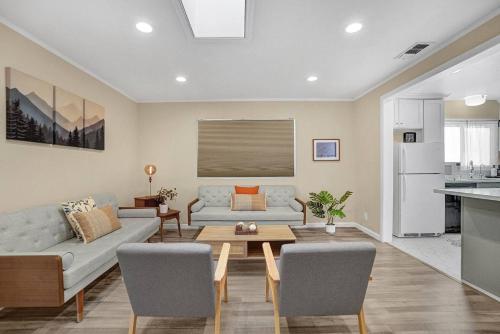 Stunning Home · LA Main Attractions + Disneyland! in West Covina, USA