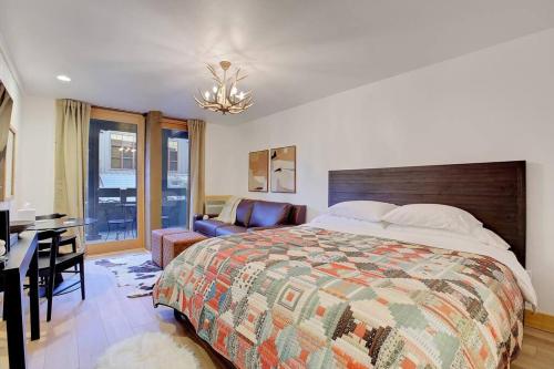 Slope Side Studio in Northstar Village!, Truckee
