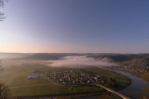 Surrounding environment, Neue Loft im alten Kelterhaus - Urlaub im Wein- und Ferienort Bekond in Bekond