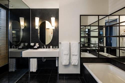 Prestige King Room image 2