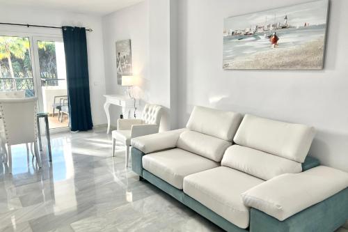 MI CAPRICHO Beachfront 400 - Apartment With Sea Views Costa del Sol