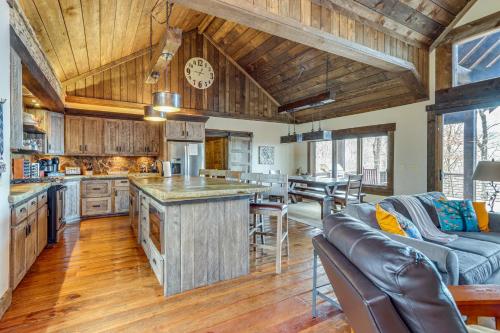 Quiet Blue Ridge Cabin with Hot Tub, Mountain Views! in Blue Ridge, USA