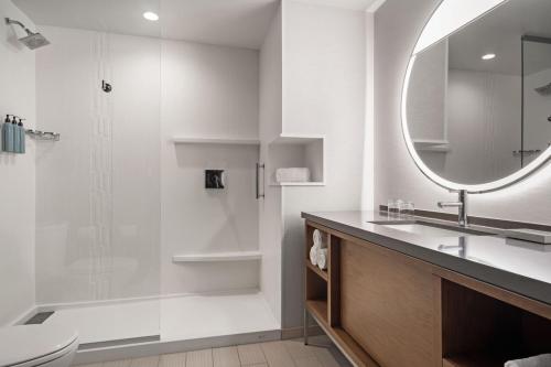 Courtyard by Marriott Marina del Rey - image 12