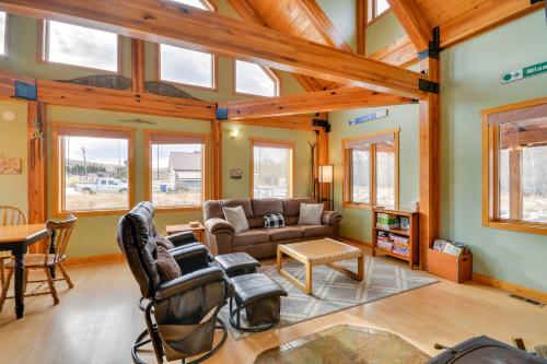 Off The Beaten Path Cabin with Mtn Views and Hot Tub in Columbus (Montana)