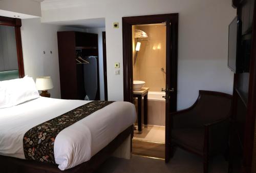 room detail thumbnail 1