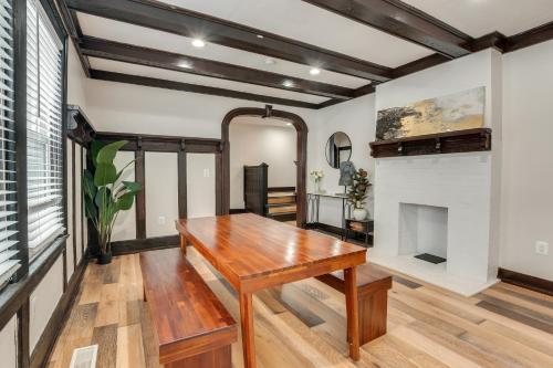 Spacious East Orange Home Steps to Elmwood Park! in East Orange, USA