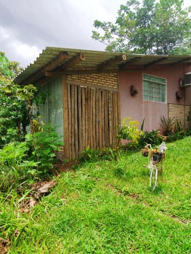 Chalé aconchegante, pertinho da cidade e conectada a natureza