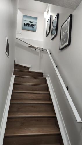Sissepääs, Modern 2 Bedroom Basement Suite at West Edmonton in Acheson (AB)