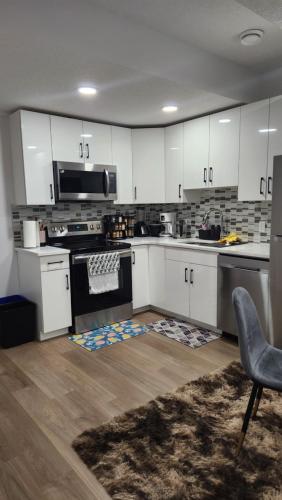 köök, Modern 2 Bedroom Basement Suite at West Edmonton in Acheson (AB)