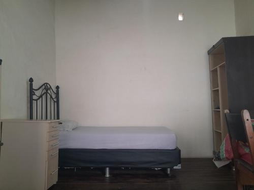 Twin Room image 4