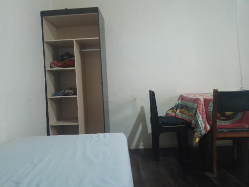 Twin Room image 5