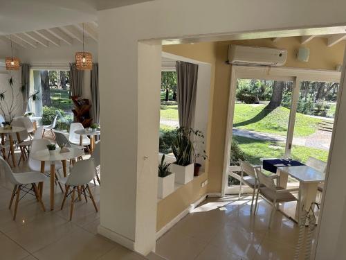 مطعم, Green Park 116 D Monoambiente 4 pax. frente al lago in Solanas