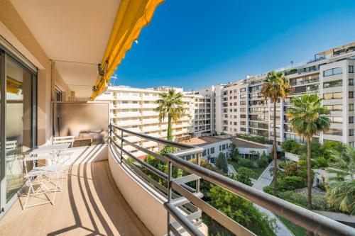 Brand new one bedroom 2min walk to Carlton hotel