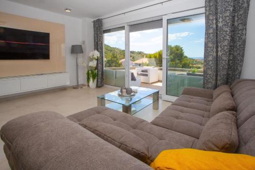 Two-Bedroom Apartment with Terrace and Sea View